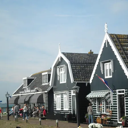 לינה וארוחת בוקר Hutspot